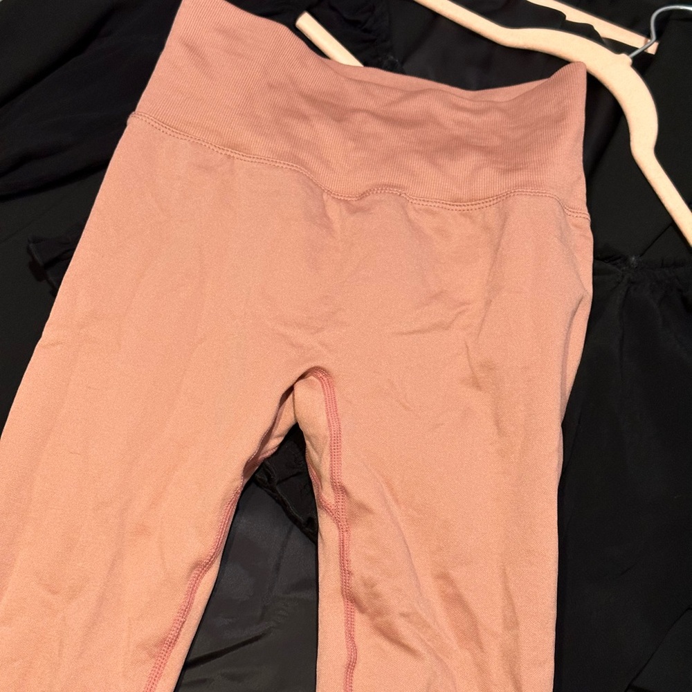 pink yoga pants